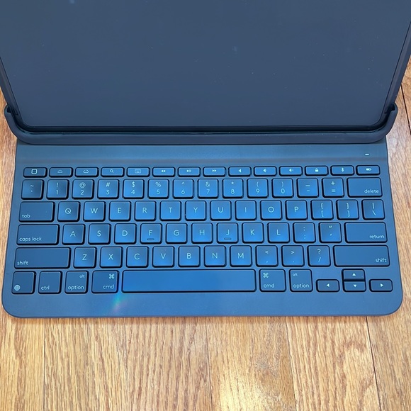 Logitech Slim Folio Pro Backlit Bluetooth Keyboard for iPad Pro 12.9 gen 3+4 - Picture 3 of 4